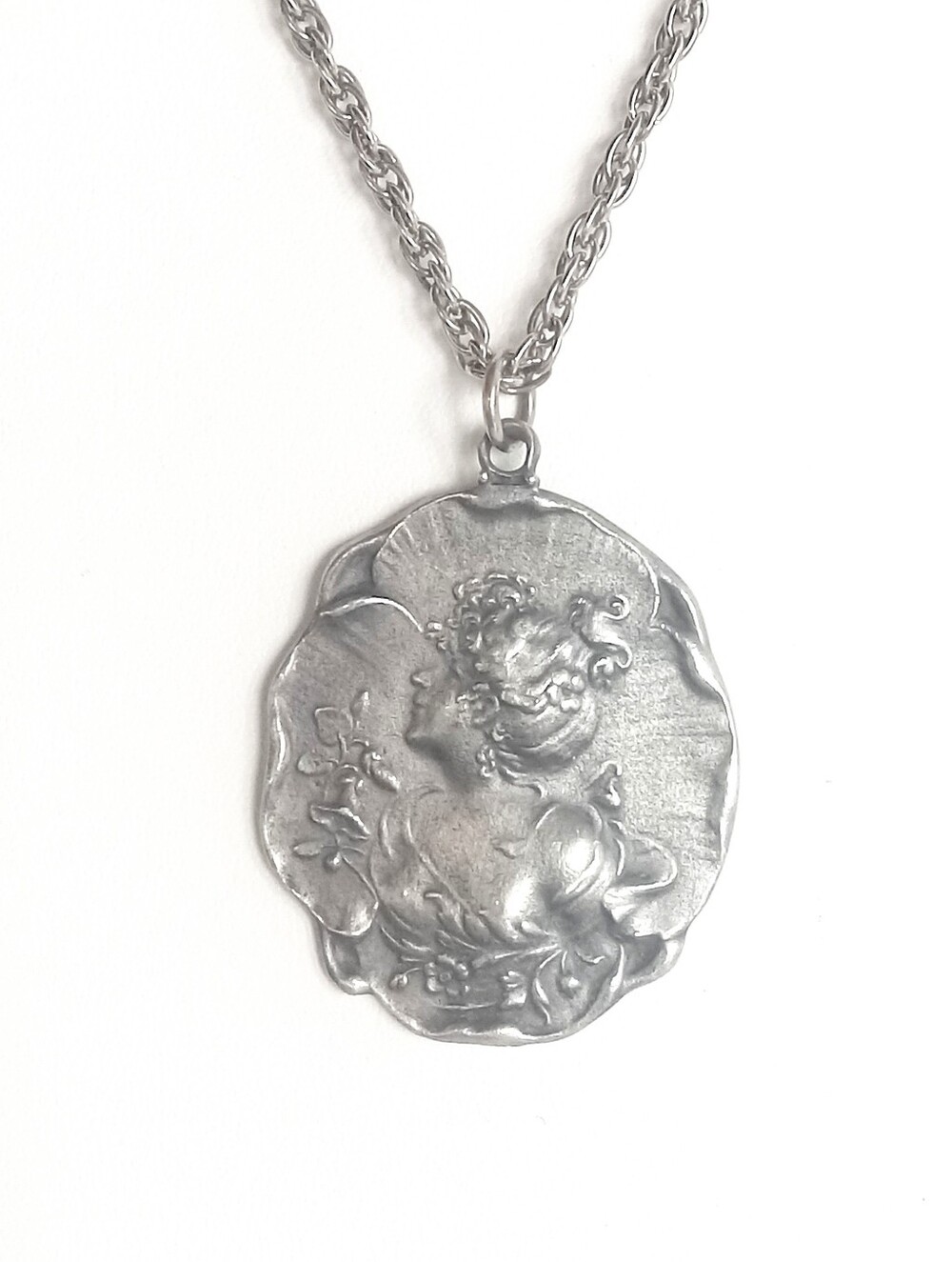 VTG Goldn' Things Pewter Pendant   Lady's Face Flower Motif Scallops 24" Chain